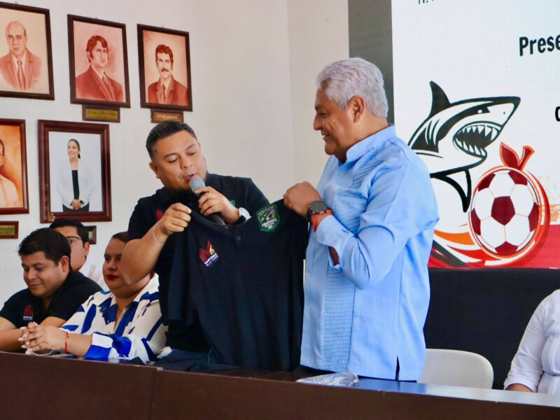 Presentan oficialmente al Club Tiburones Negros de Martínez de la Torre