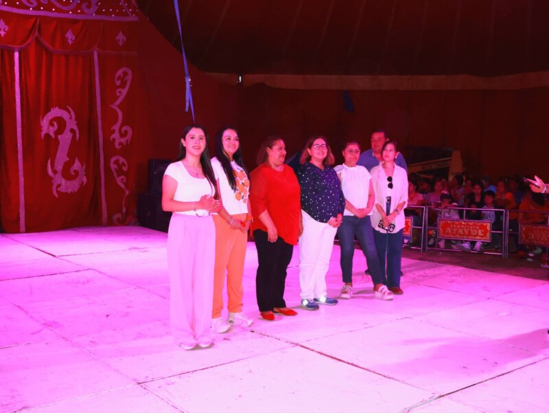 Circo gratuito reúne a familias y marca inicio de festejos por la niñez