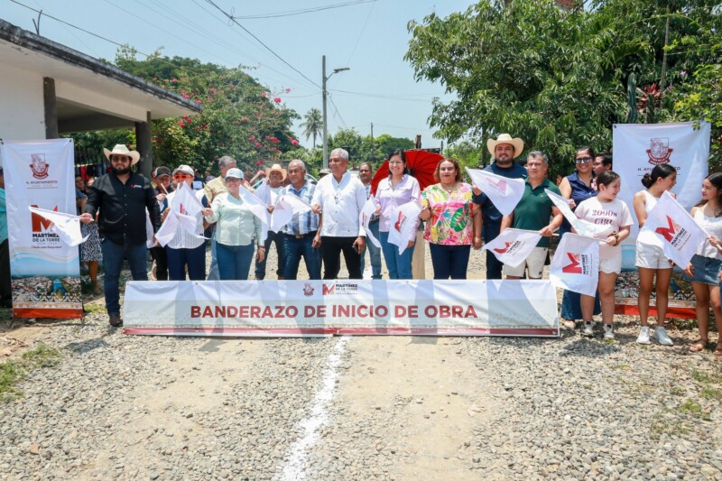 Banderazos de obras de pavimentación en comunidades de Martínez de la Torre