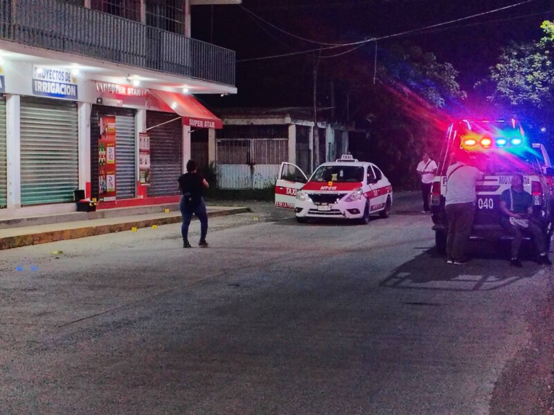 Taxista baleado a bordo de su unidad