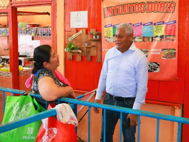 Reunión de trabajo para impulsar mejoras en Plaza San Juan