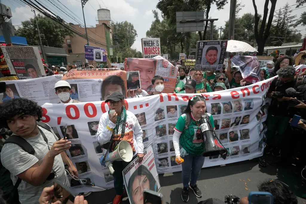 Tensión afuera del Estadio Azteca, reportan detención de manifestantes