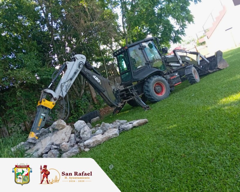 Ayuntamiento de San Rafael realiza limpieza y mantenimiento en campo de béisbol del municipio