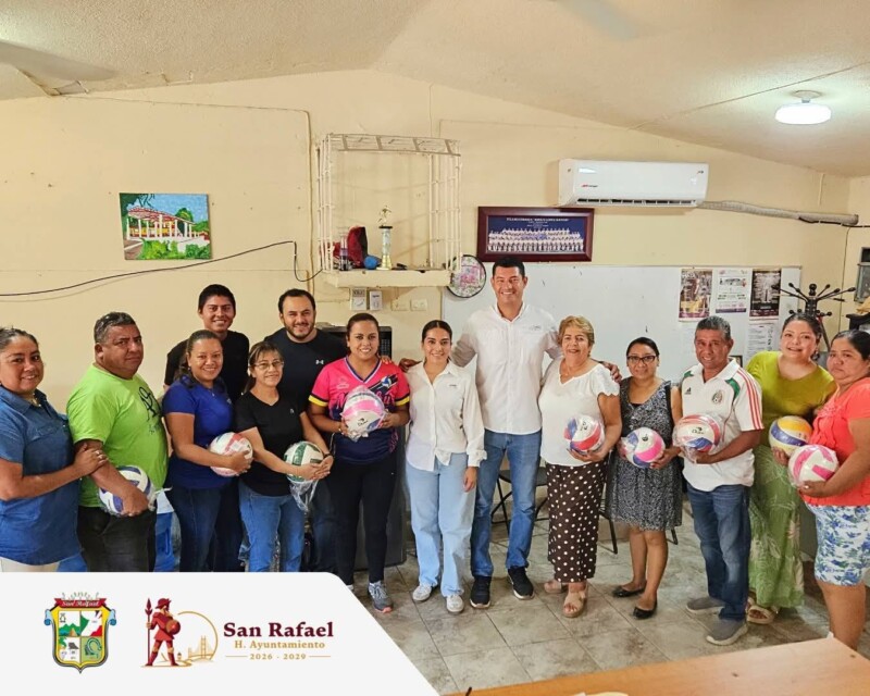 Ayuntamiento de San Rafael entrega balones de voleibol a Escuela Secundaria Adolfo López Mateos en Puntilla Aldama