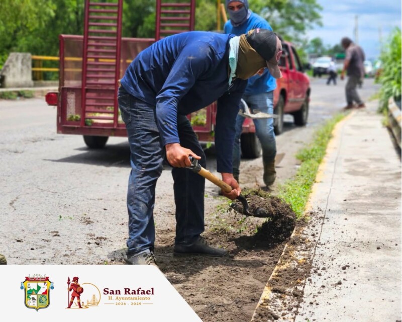 Ayuntamiento de San Rafael supervisa desazolve de canal pluvial en puente para prevenir afectaciones por lluvias